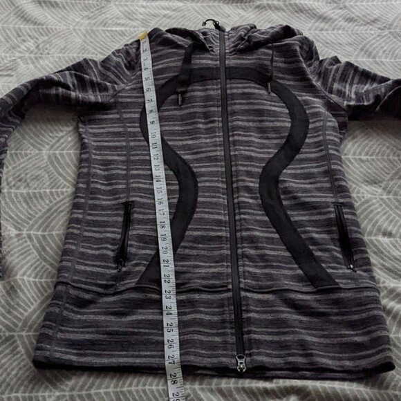 Lululemon stride hooded jacket size 8 @K1 - Picture 7 of 9